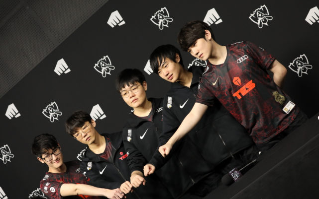 前场篮板 前场篮板